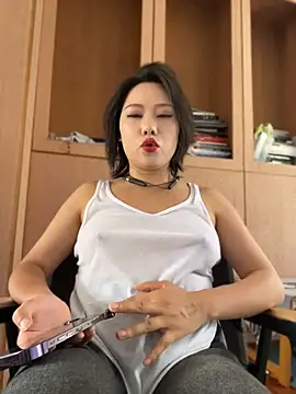 Eliza-E online show from 3, 6, 2026