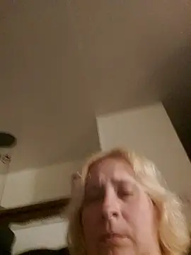 Snapshot of Icedcoffee2024 chatting on 17, 10, 2025 Icedcoffee2024 online show from 17, 10, 2025