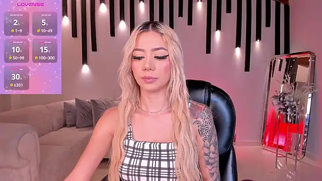 HannaConnor  online show from 13, 10, 2025