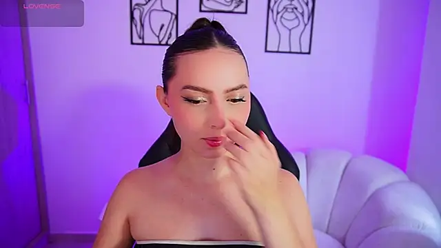 Snapshot of AliceHarper_ chatting on 15, 7, 2026 AliceHarper online show from 15, 7, 2026