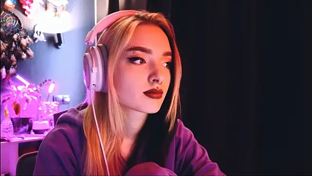 Avi Nile online show from 7, 12, 2024