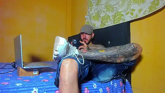 Snapshot of smoker445 chatting on 20, 5, 2026 smoker445 online show from 20, 5, 2026