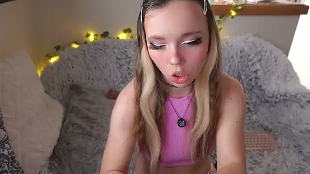Snapshot of Ayra_Lust chatting on 1, 5, 2026 Ayra Lust online show from 1, 5, 2026