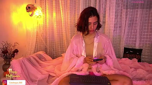 Snapshot of cataleyya_666 chatting on 13, 10, 2025 cataleyya 666 online show from 13, 10, 2025