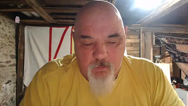 Newfiesausage1972 online show from 15, 2, 2026