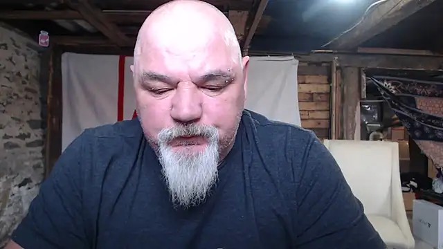 Newfiesausage1972 online show from 19, 2, 2026