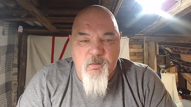 Newfiesausage1972 online show from 27, 2, 2026