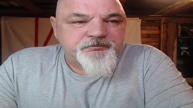 Newfiesausage1972 online show from 22, 3, 2026