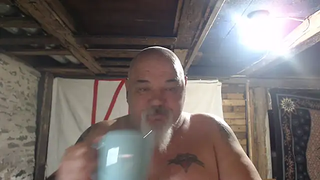 Snapshot of Newfiesausage1972 chatting on 29, 4, 2026 Newfiesausage1972 online show from 29, 4, 2026