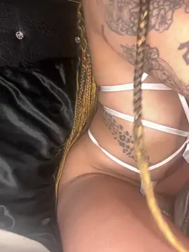 Snapshot of Shuggabutt chatting on 4, 1, 2025 Shuggabutt online show from 4, 1, 2025