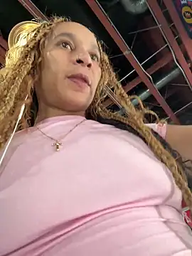 Snapshot of Shuggabutt chatting on 20, 9, 2025 Shuggabutt online show from 20, 9, 2025