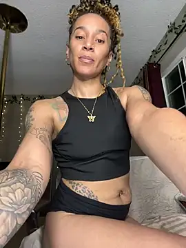 Snapshot of Shuggabutt chatting on 4, 2, 2026 Shuggabutt online show from 4, 2, 2026