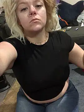 Snapshot of blndpolkadot chatting on 8, 3, 2025 blndpolkadot online show from 8, 3, 2025