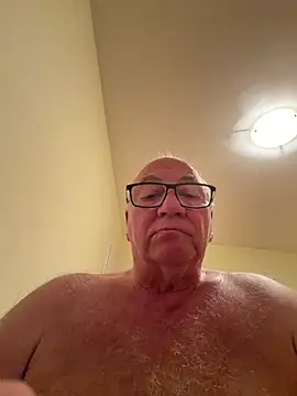 Snapshot of biggandybig chatting on 22, 4, 2026 biggandybig online show from 22, 4, 2026