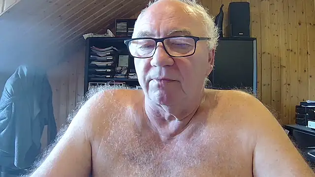 Snapshot of biggandybig chatting on 18, 5, 2026 biggandybig online show from 18, 5, 2026
