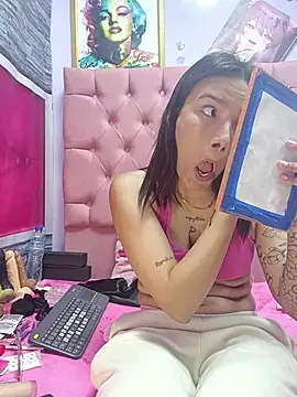 Snapshot of Yaumiko chatting on 10, 11, 2025 Yaumiko online show from 10, 11, 2025