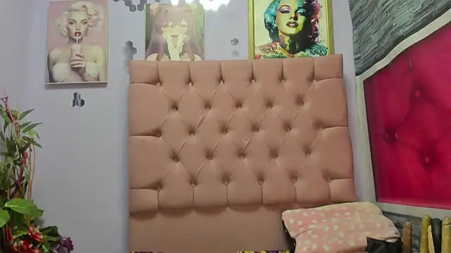 Snapshot of Yaumiko chatting on 14, 11, 2025 Yaumiko online show from 14, 11, 2025