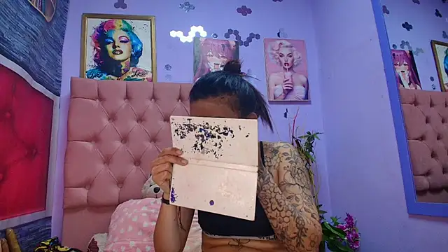 Snapshot of Yaumiko chatting on 15, 12, 2025 Yaumiko online show from 15, 12, 2025