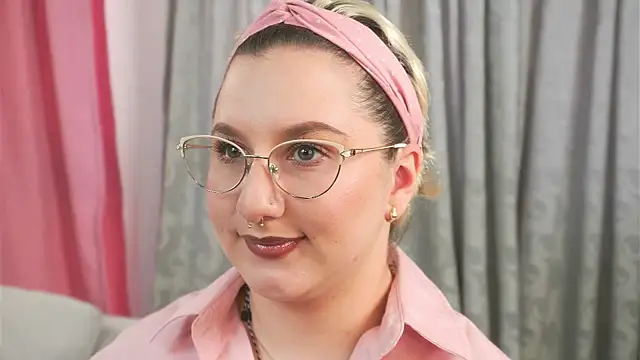 Ximenna Cruz online show from 1, 4, 2026