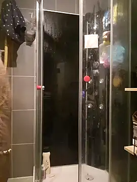 Snapshot of RomWoolf chatting on 11, 1, 2025 RomWoolf online show from 11, 1, 2025