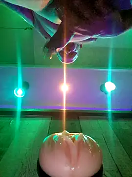 Snapshot of RomWoolf chatting on 24, 2, 2025 RomWoolf online show from 24, 2, 2025