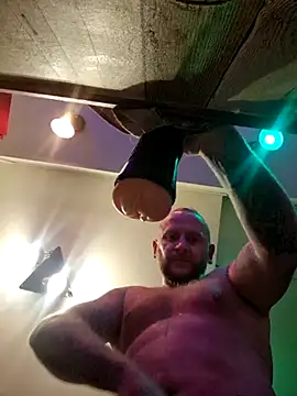 Snapshot of RomWoolf chatting on 24, 2, 2025 RomWoolf online show from 24, 2, 2025