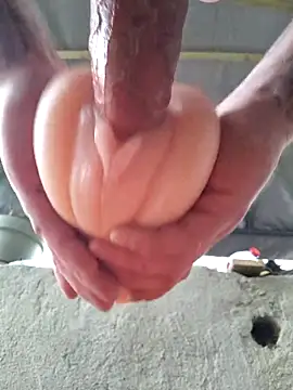 Snapshot of RomWoolf chatting on 10, 3, 2025 RomWoolf online show from 10, 3, 2025