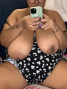 Snapshot of SweetLizzyBBW chatting on 9, 7, 2026 SweetLizzyBBW online show from 9, 7, 2026
