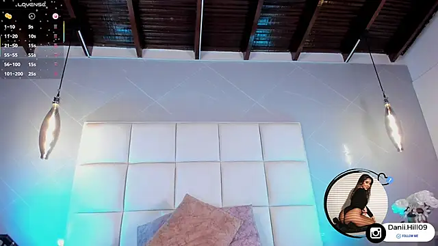 danii hill  online show from 19, 11, 2025