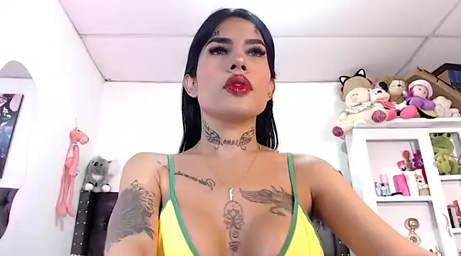 Snapshot of saragill323 chatting on 20, 12, 2024 saragill323 online show from 20, 12, 2024