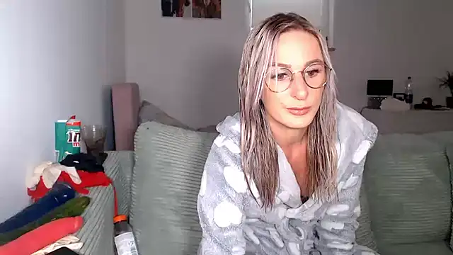 Snapshot of Liana_Lou chatting on 20, 6, 2026 Liana Lou online show from 20, 6, 2026