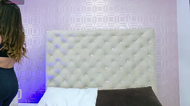 Snapshot of Sara_Desire chatting on 9, 9, 2025 Sara Desire online show from 9, 9, 2025