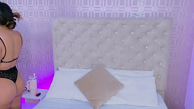 Snapshot of Sara_Desire chatting on 11, 9, 2025 Sara Desire online show from 11, 9, 2025