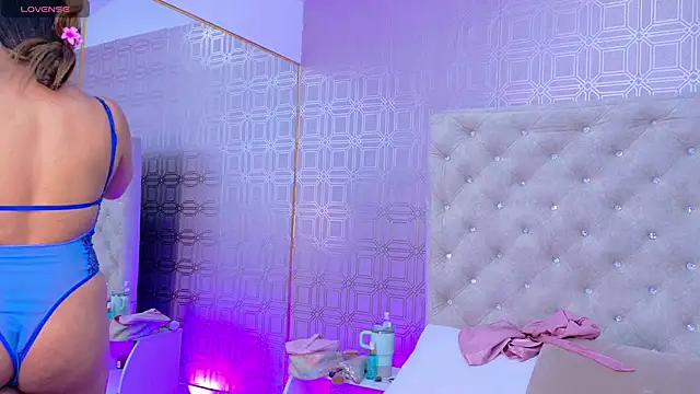 Snapshot of Sara_Desire chatting on 9, 10, 2025 Sara Desire online show from 9, 10, 2025