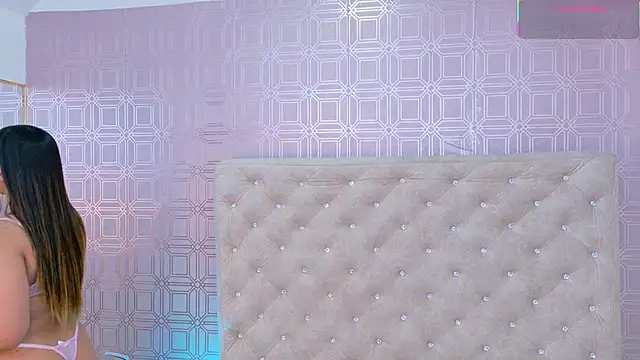 Snapshot of Sara_Desire chatting on 23, 11, 2025 Sara Desire online show from 23, 11, 2025