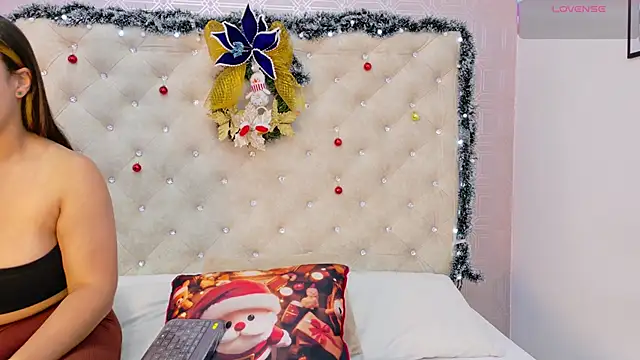 Snapshot of Sara_Desire chatting on 28, 11, 2025 Sara Desire online show from 28, 11, 2025