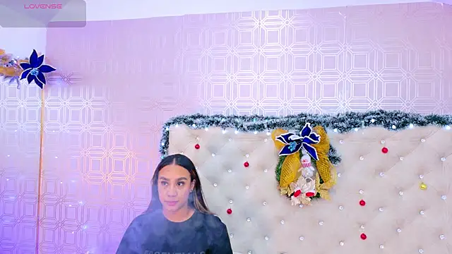 Snapshot of Sara_Desire chatting on 5, 12, 2025 Sara Desire online show from 5, 12, 2025