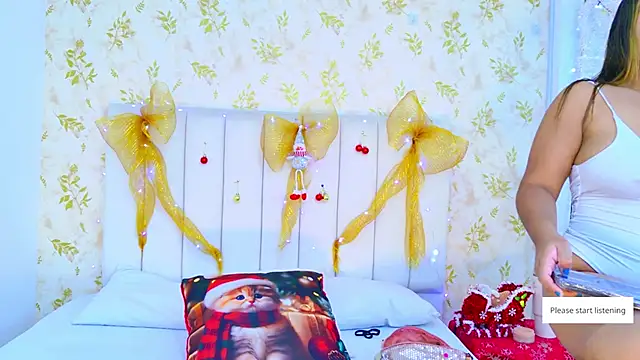 Snapshot of Sara_Desire chatting on 18, 12, 2025 Sara Desire online show from 18, 12, 2025