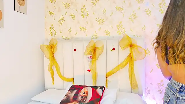 Snapshot of Sara_Desire chatting on 6, 1, 2026 Sara Desire online show from 6, 1, 2026