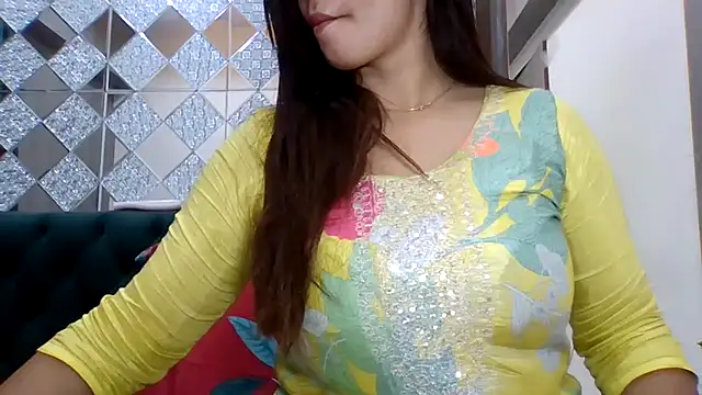 Snapshot of sparkling_queen chatting on 5, 11, 2025 sparkling queen online show from 5, 11, 2025