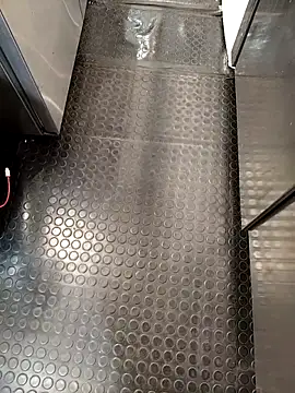 A man in public online show from 27, 9, 2025