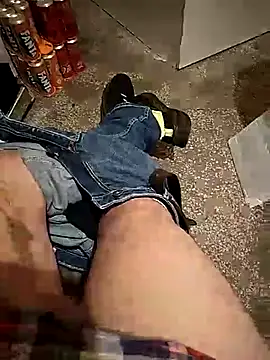 A man in public online show from 20, 11, 2025