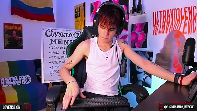 Snapshot of cinnamon_boyxxx chatting on 17, 12, 2024 cinnamon boyxxx online show from 17, 12, 2024