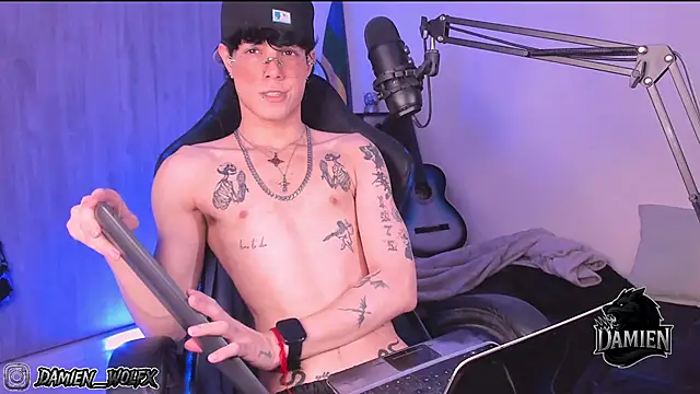 Snapshot of cinnamon_boyxxx chatting on 28, 9, 2025 cinnamon boyxxx online show from 28, 9, 2025