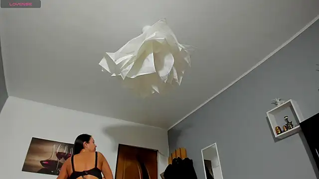Snapshot of SexxyMeriem chatting on 3, 12, 2024 SexxyMeriem online show from 3, 12, 2024