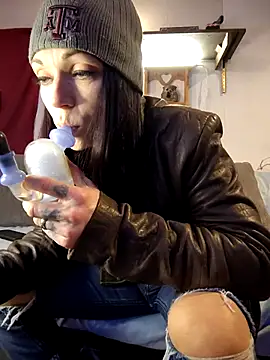 Genevieve143 online show from 5, 12, 2025