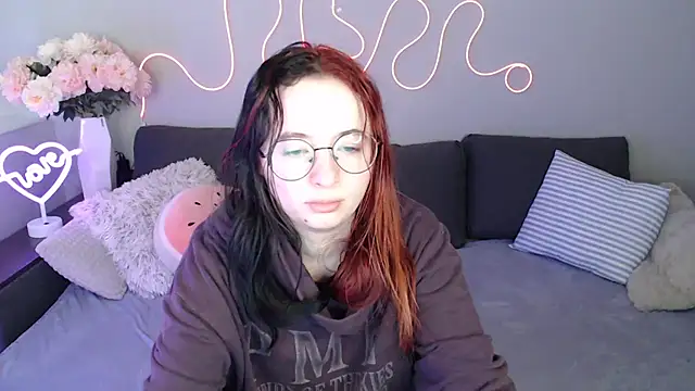 Mini Diva online show from 16, 11, 2025