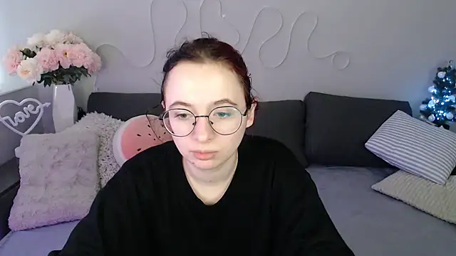 Mini Diva online show from 16, 12, 2025