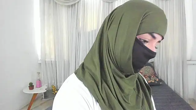 Snapshot of Uzra_hayed chatting on 6, 6, 2026 Uzra hayed online show from 6, 6, 2026
