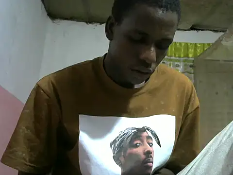 Snapshot of Bigras0011 chatting on 7, 10, 2025 Bigras0011 online show from 7, 10, 2025